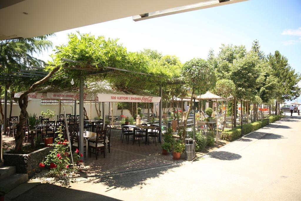 Sirena Hotel Tushemisht Εξωτερικό φωτογραφία