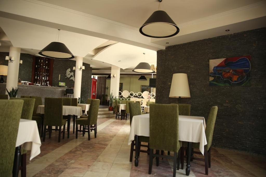 Sirena Hotel Tushemisht Εξωτερικό φωτογραφία