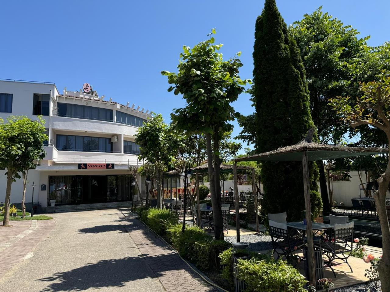 Sirena Hotel Tushemisht Εξωτερικό φωτογραφία