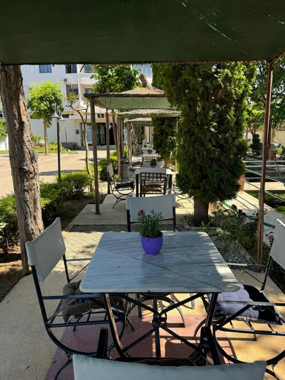 Sirena Hotel Tushemisht Εξωτερικό φωτογραφία