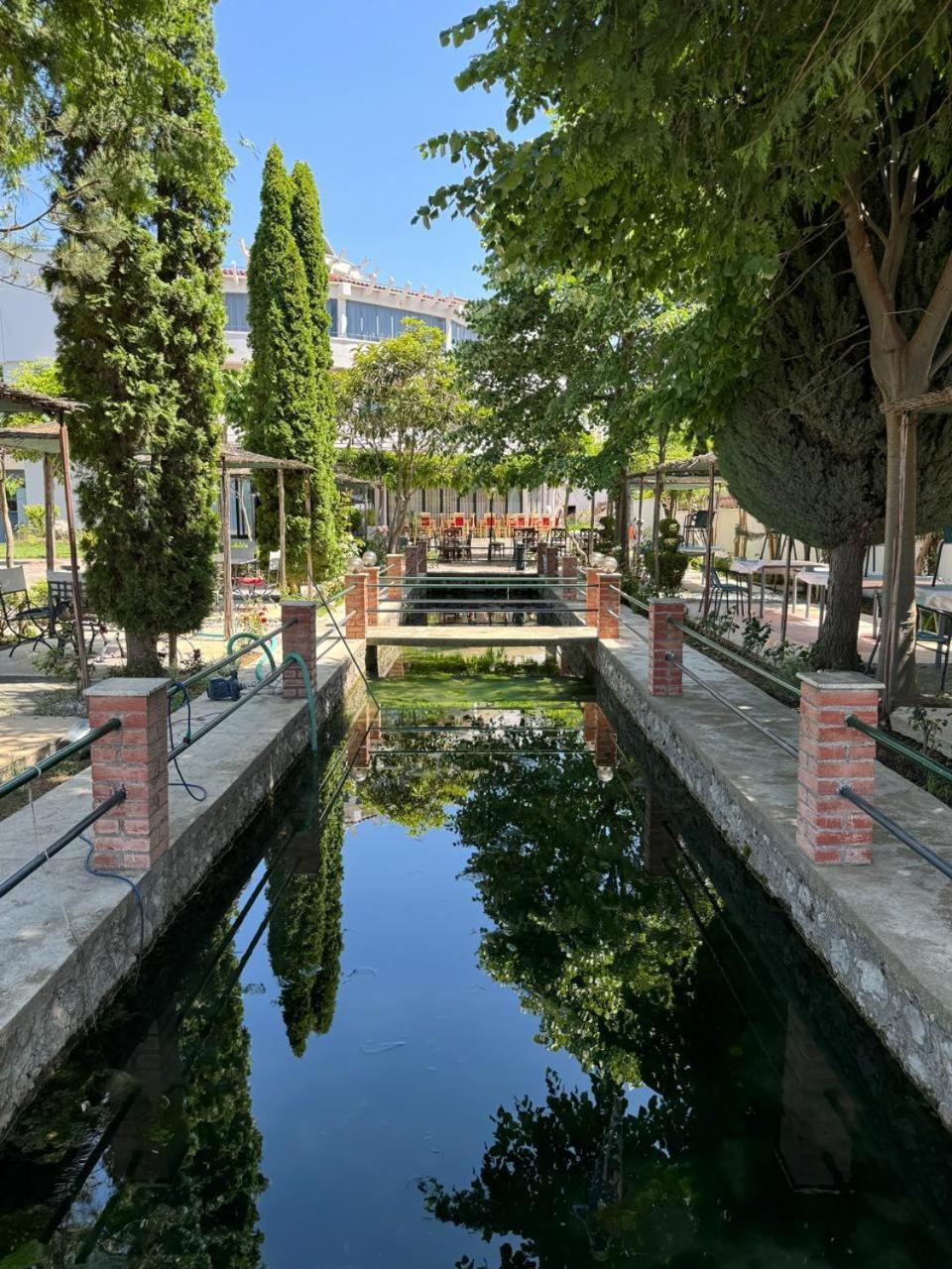Sirena Hotel Tushemisht Εξωτερικό φωτογραφία