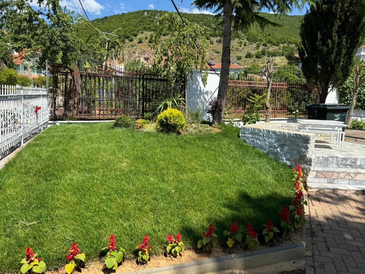 Sirena Hotel Tushemisht Εξωτερικό φωτογραφία