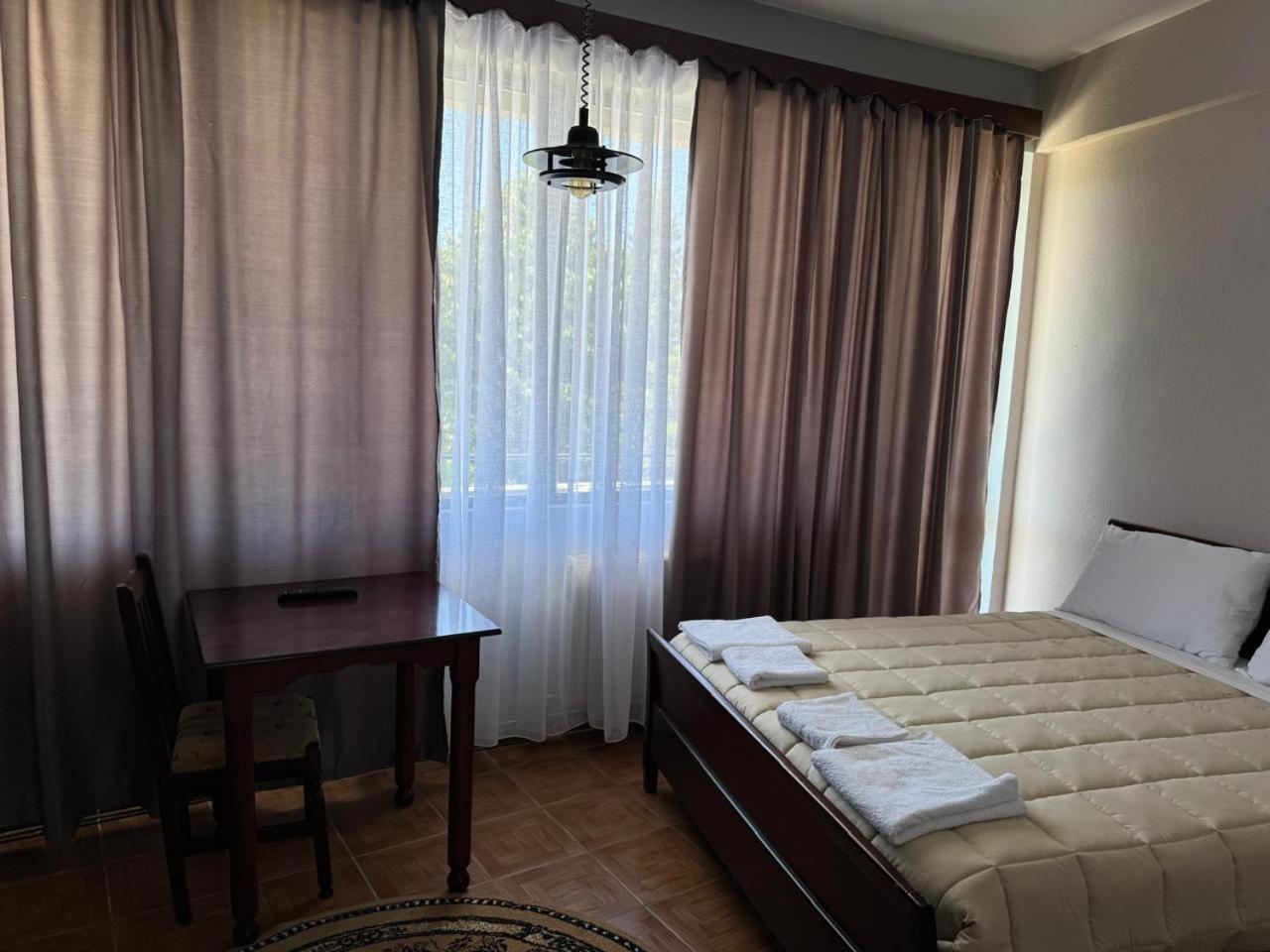 Sirena Hotel Tushemisht Εξωτερικό φωτογραφία
