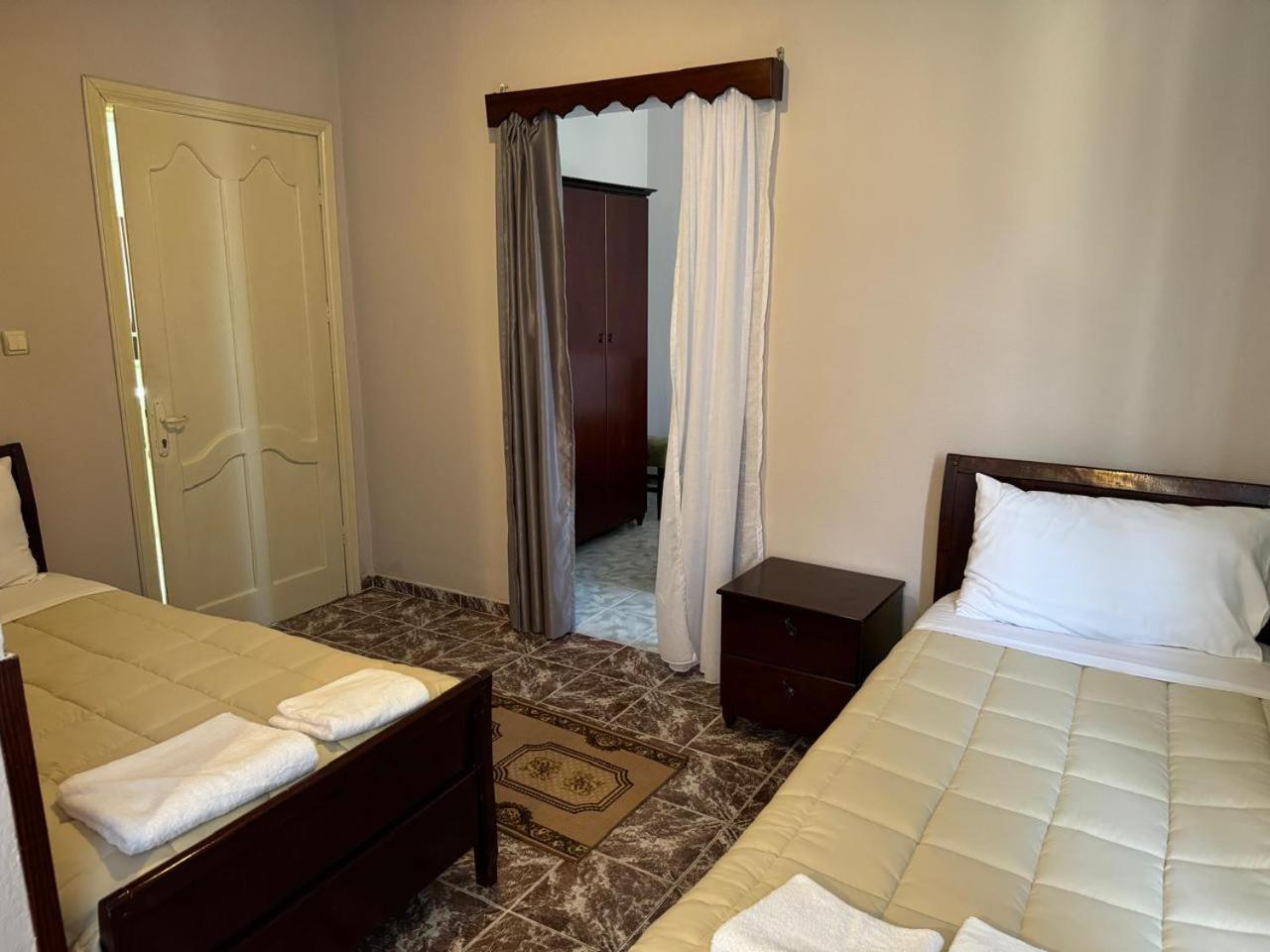 Sirena Hotel Tushemisht Εξωτερικό φωτογραφία