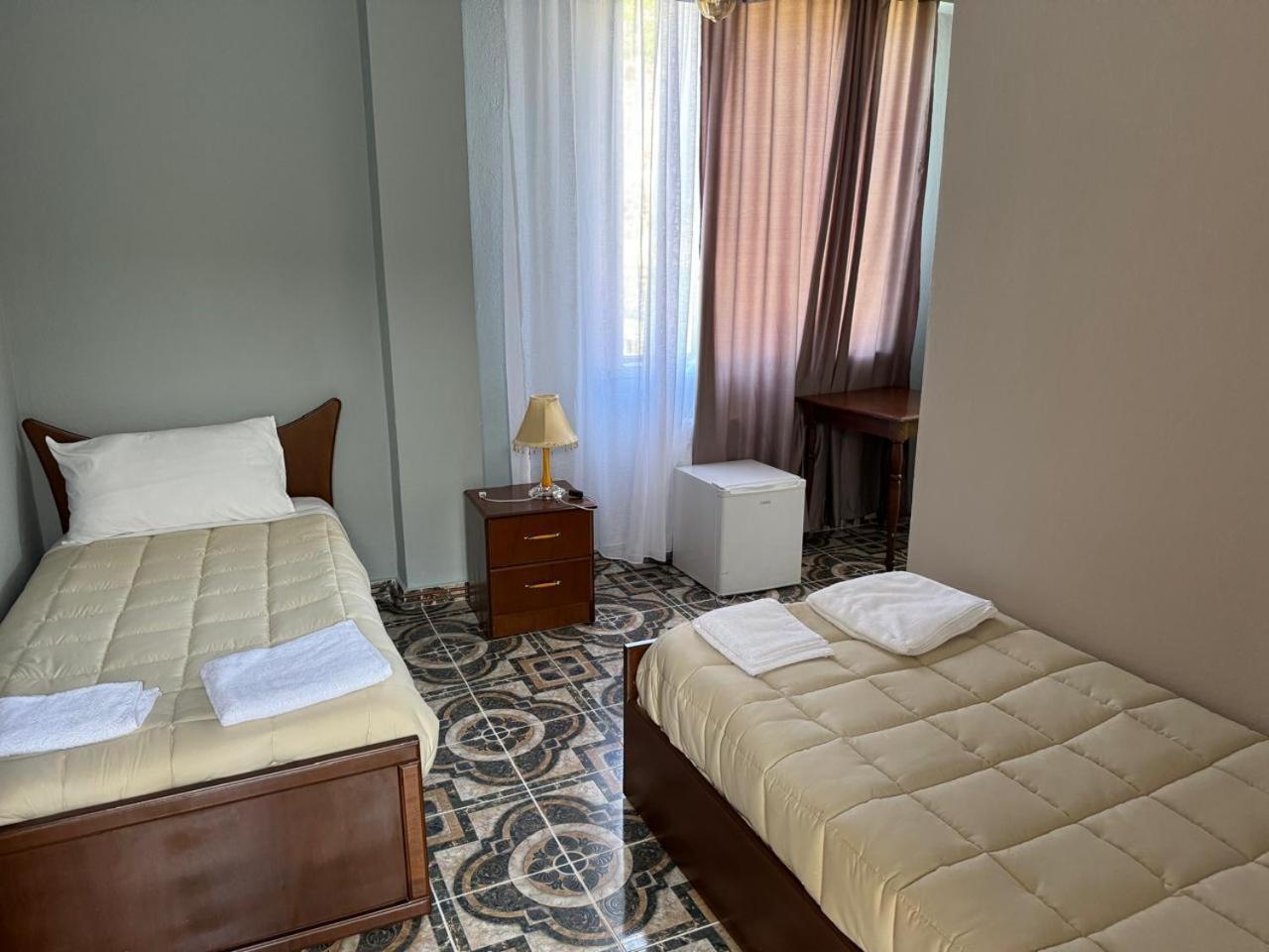 Sirena Hotel Tushemisht Εξωτερικό φωτογραφία