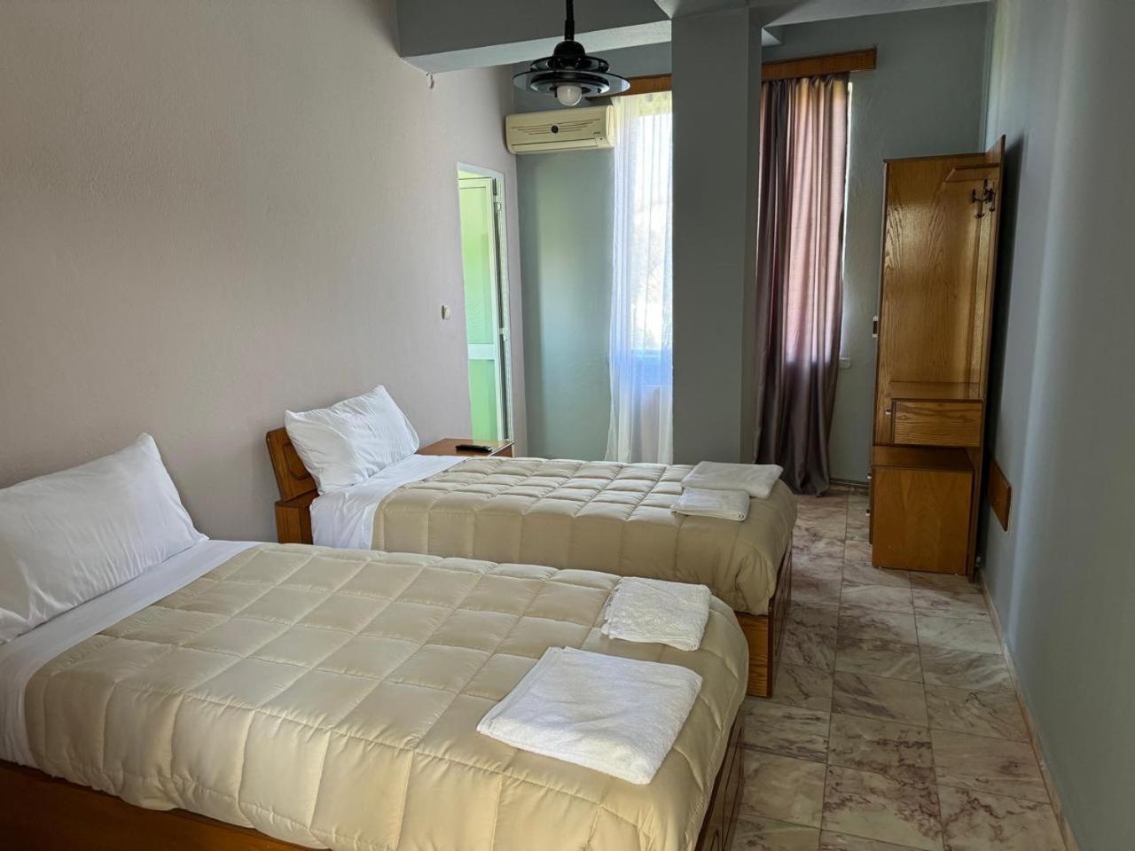 Sirena Hotel Tushemisht Εξωτερικό φωτογραφία