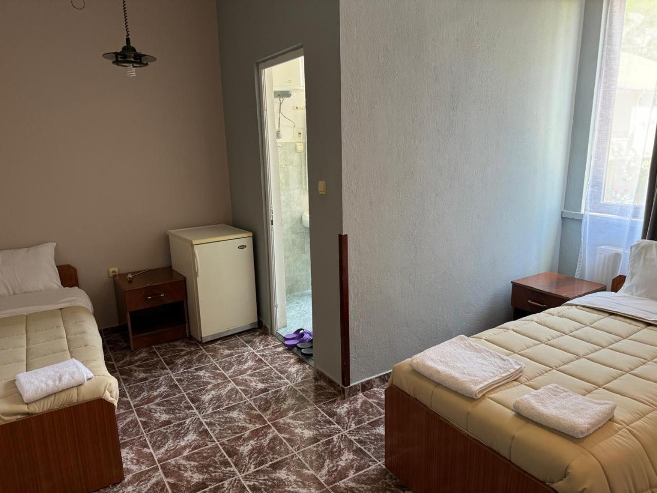 Sirena Hotel Tushemisht Εξωτερικό φωτογραφία
