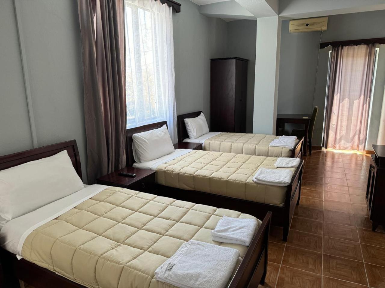 Sirena Hotel Tushemisht Εξωτερικό φωτογραφία