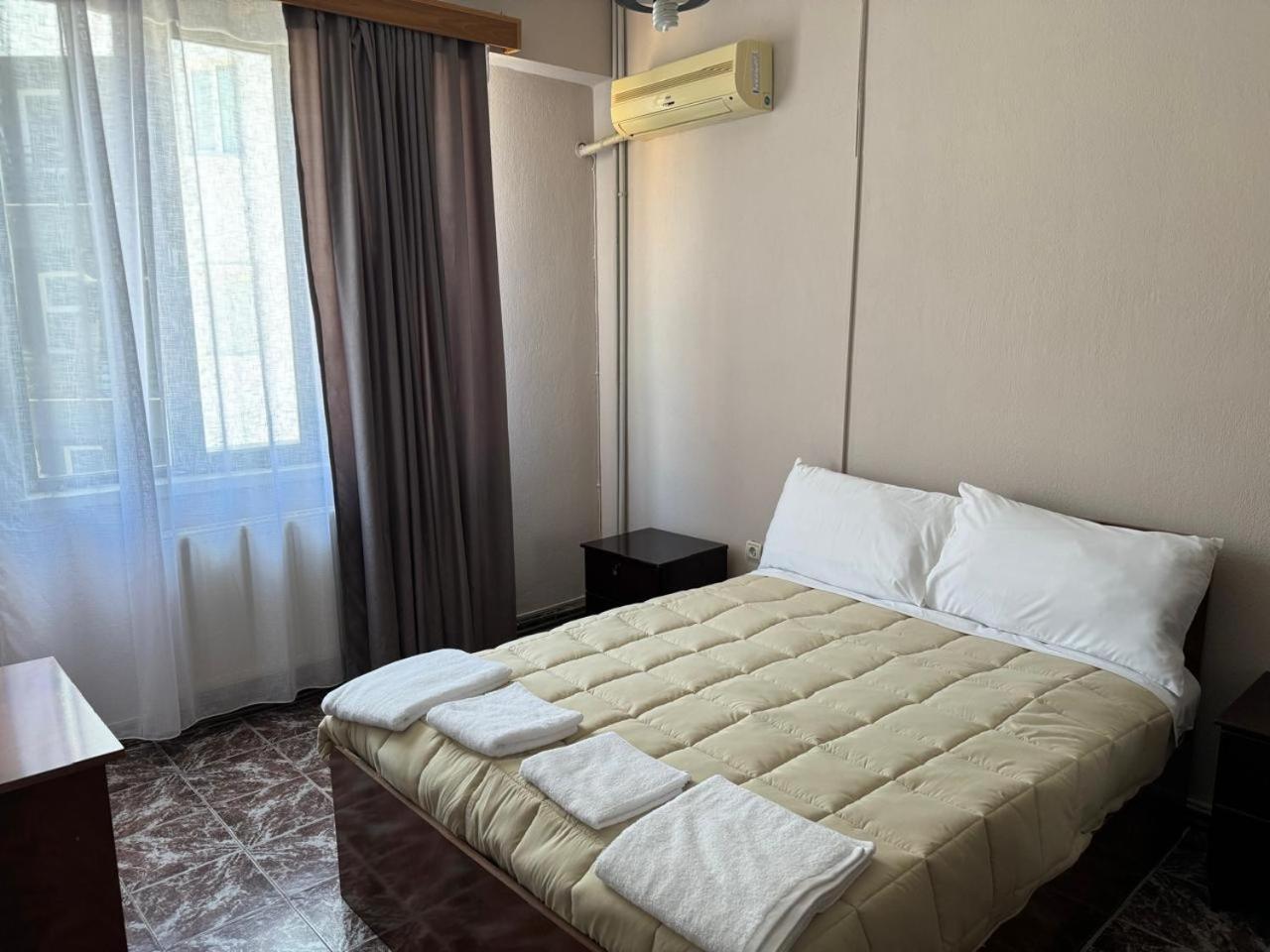Sirena Hotel Tushemisht Εξωτερικό φωτογραφία