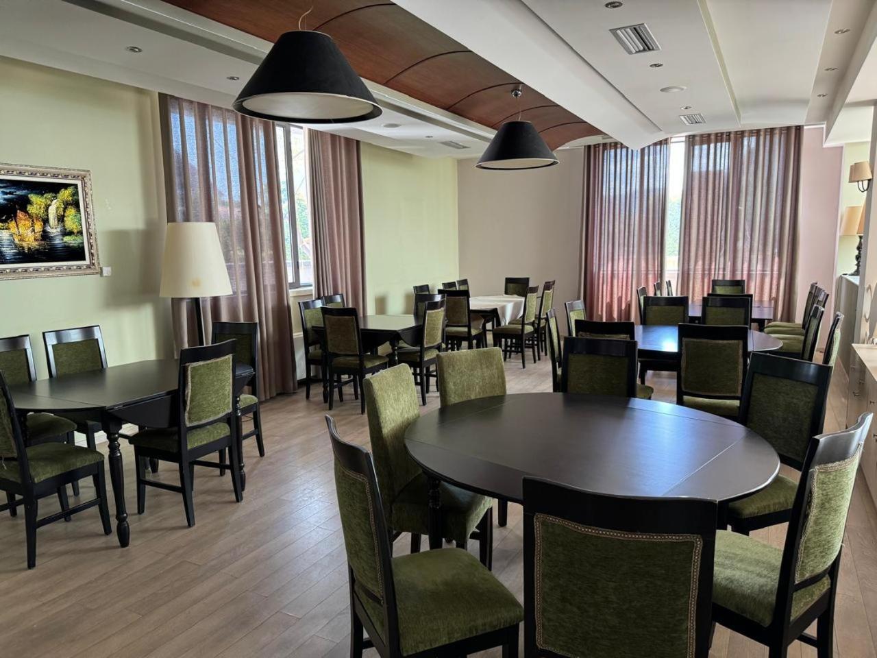 Sirena Hotel Tushemisht Εξωτερικό φωτογραφία