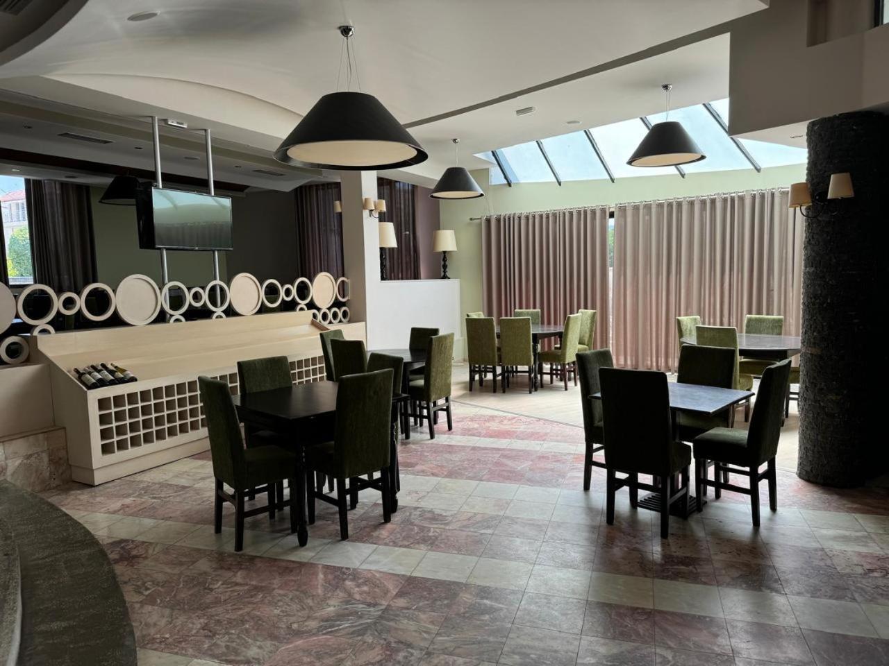 Sirena Hotel Tushemisht Εξωτερικό φωτογραφία