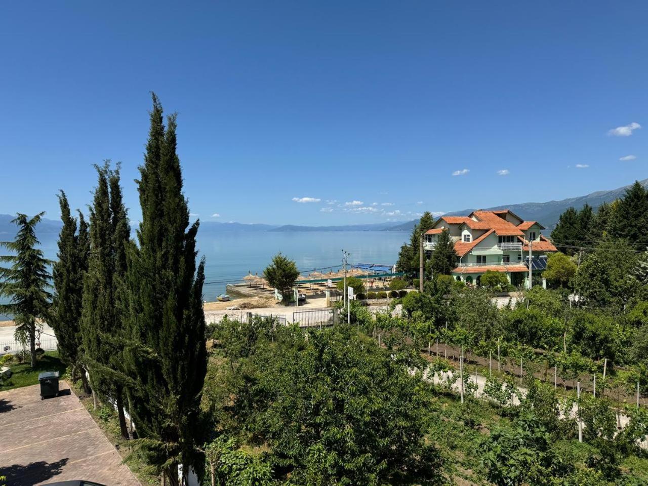 Sirena Hotel Tushemisht Εξωτερικό φωτογραφία