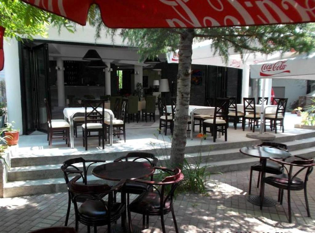 Sirena Hotel Tushemisht Εξωτερικό φωτογραφία