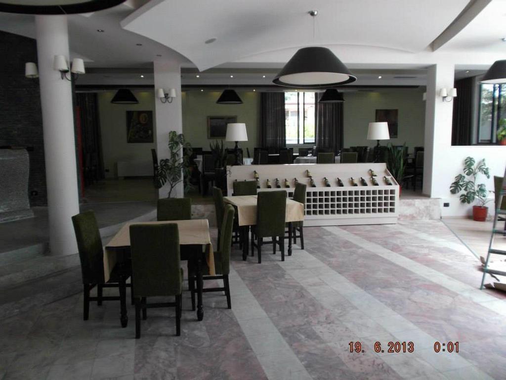 Sirena Hotel Tushemisht Εξωτερικό φωτογραφία