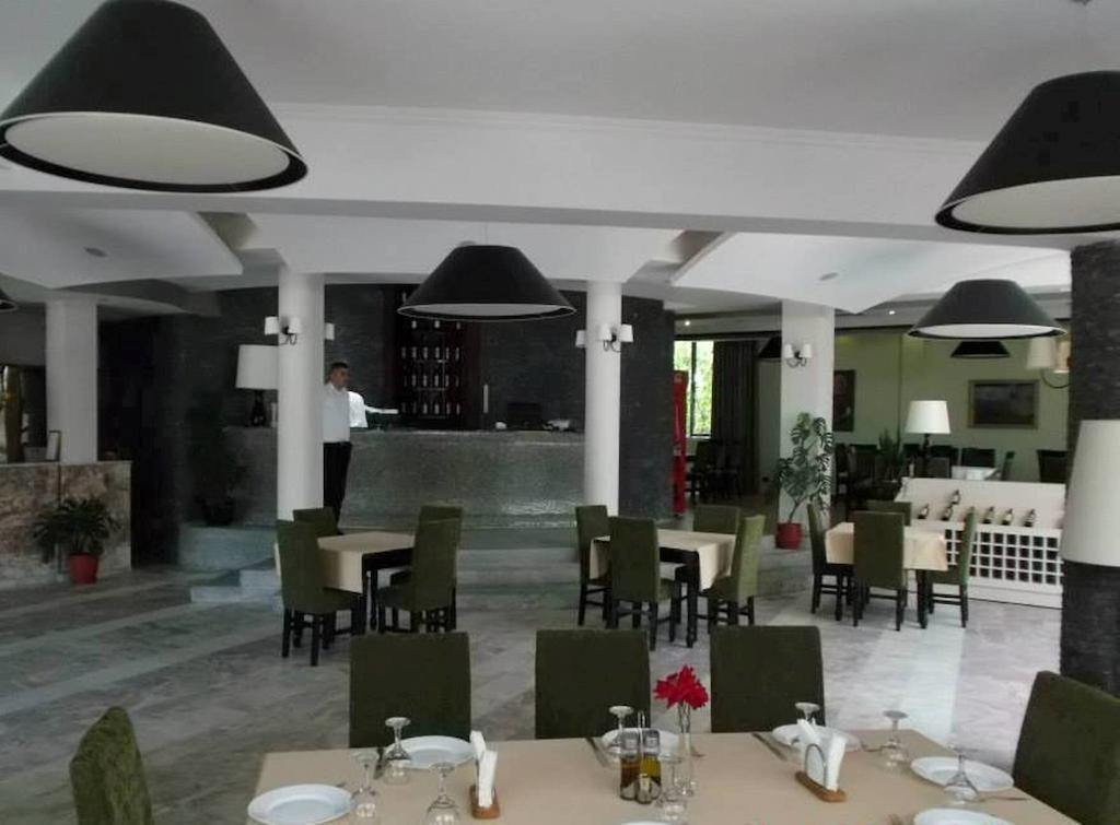 Sirena Hotel Tushemisht Εξωτερικό φωτογραφία