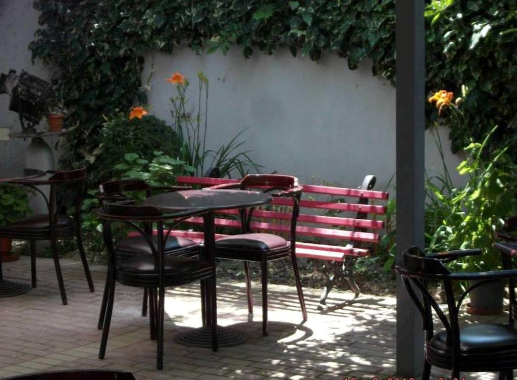Sirena Hotel Tushemisht Εξωτερικό φωτογραφία