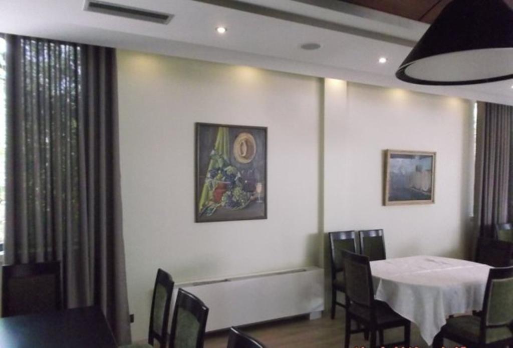 Sirena Hotel Tushemisht Εξωτερικό φωτογραφία