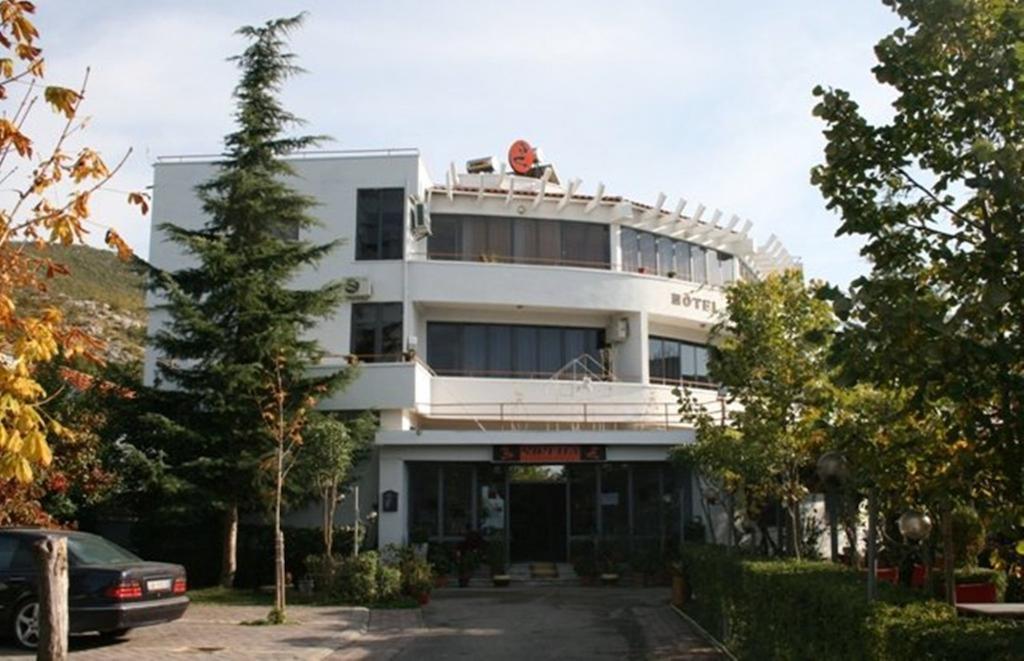 Sirena Hotel Tushemisht Εξωτερικό φωτογραφία