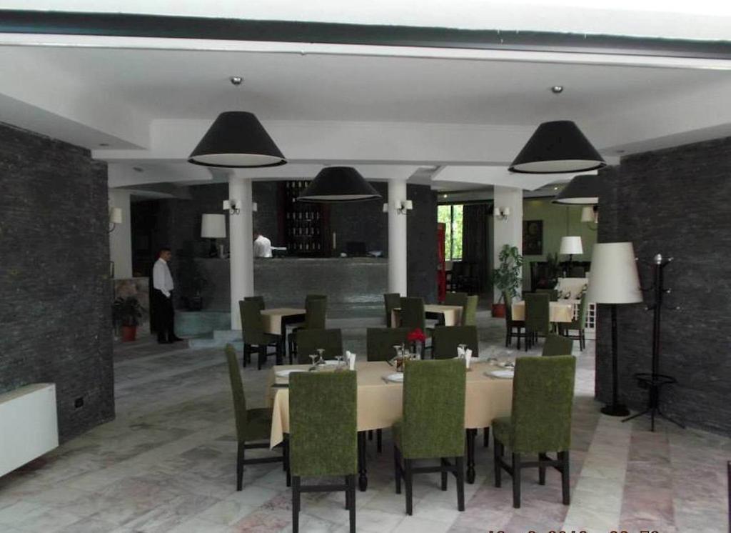 Sirena Hotel Tushemisht Εξωτερικό φωτογραφία