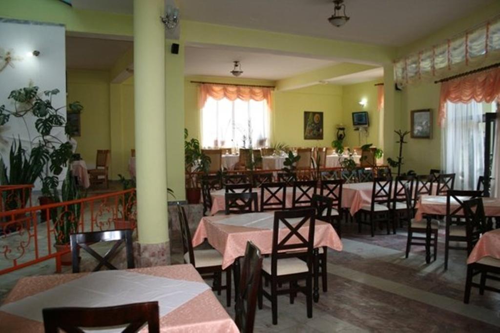 Sirena Hotel Tushemisht Εξωτερικό φωτογραφία